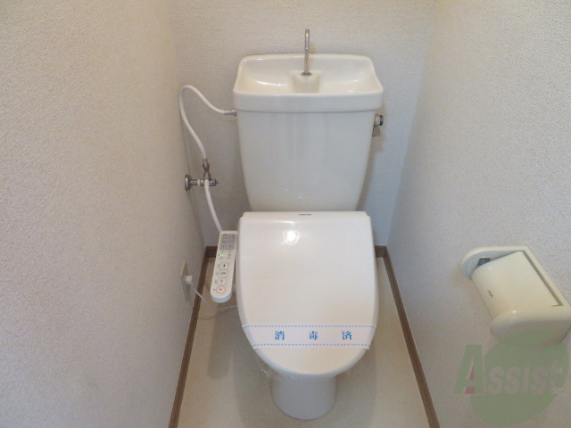 トイレ　ウォシュレット機能がついたトイレです。安心して使用できますね