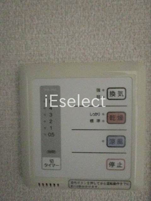 その他設備　雨や梅雨の時期に便利な浴室乾燥機付き