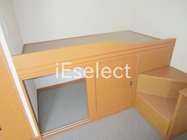 その他部屋・スペース　収納付き就寝スペースでとても便利です。