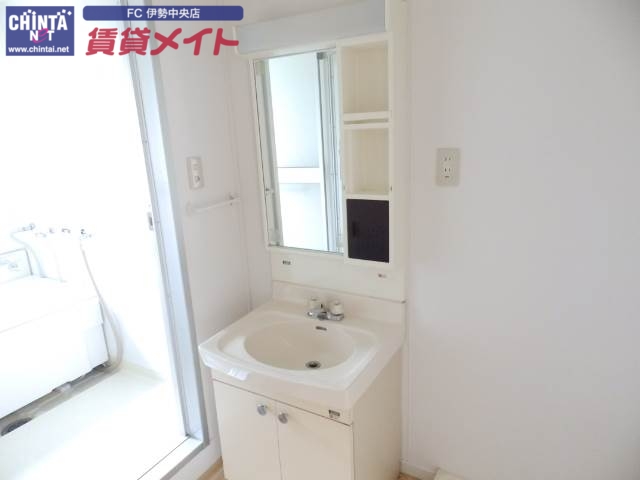 洗面設備　同型参考写真