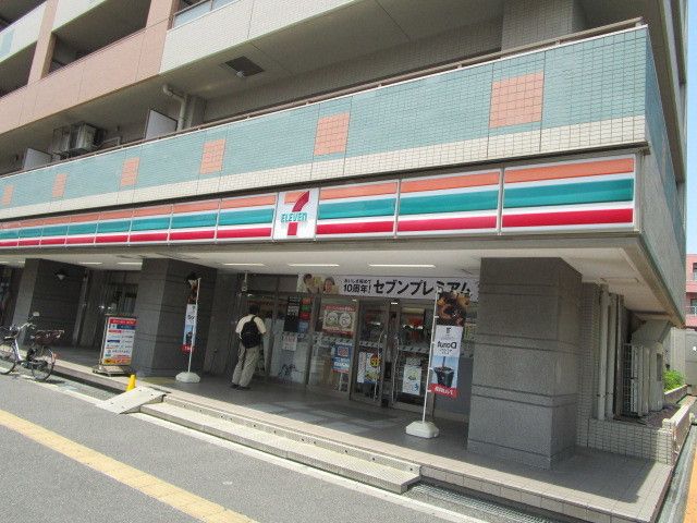 コンビニ　セブンイレブン（コンビニ）まで650m