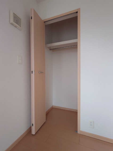 収納　６．５帖洋室の収納