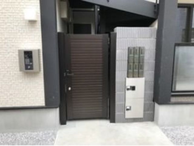 エントランス　お問合せはタウンハウジング武蔵小金井店まで
