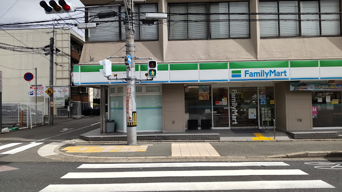 コンビニ　ファミリーマート 丸太町猪熊店（コンビニ）まで195m