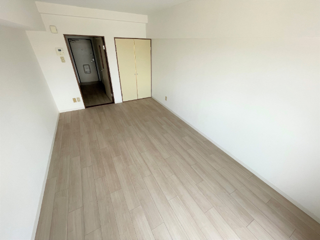 その他　広々とした８帖のお部屋