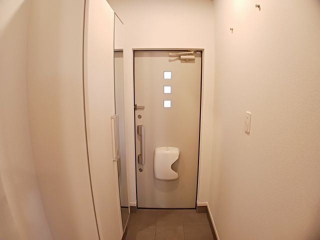 セレッソ・バージェ Aの玄関写真