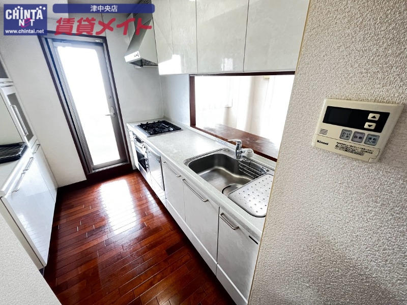 キッチン　別部屋反転画像参考