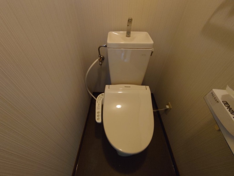 浜松市中央区 3階建 築29年のトイレ写真