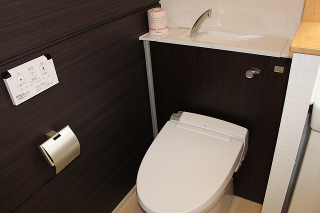 地下鉄千日前線 南巽駅 徒歩11分 5階建 築12年のトイレ写真