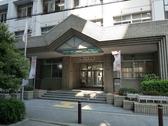 小学校　滝川小学校（小学校）まで70m