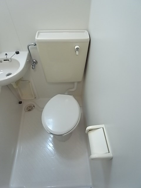 トイレ　落ち着いた色調のトイレです