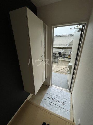 ピルム フローレスBの玄関写真