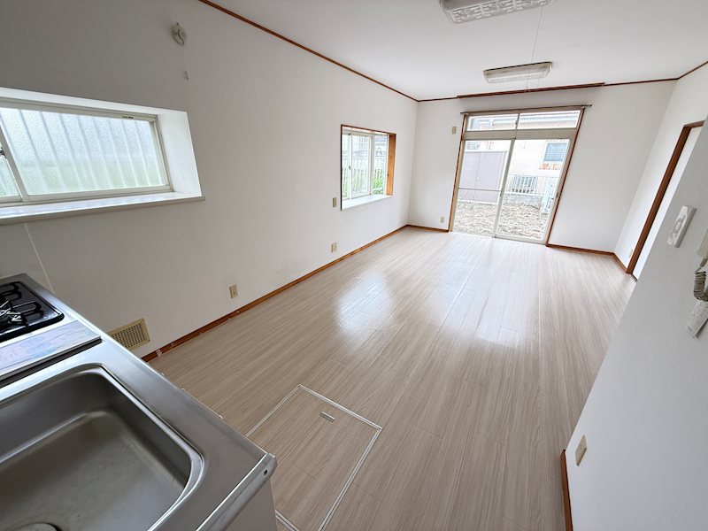 寄居町鉢形貸家の居間写真