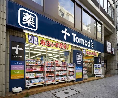 ドラックストア　トモズ赤坂店（ドラッグストア）まで334m
