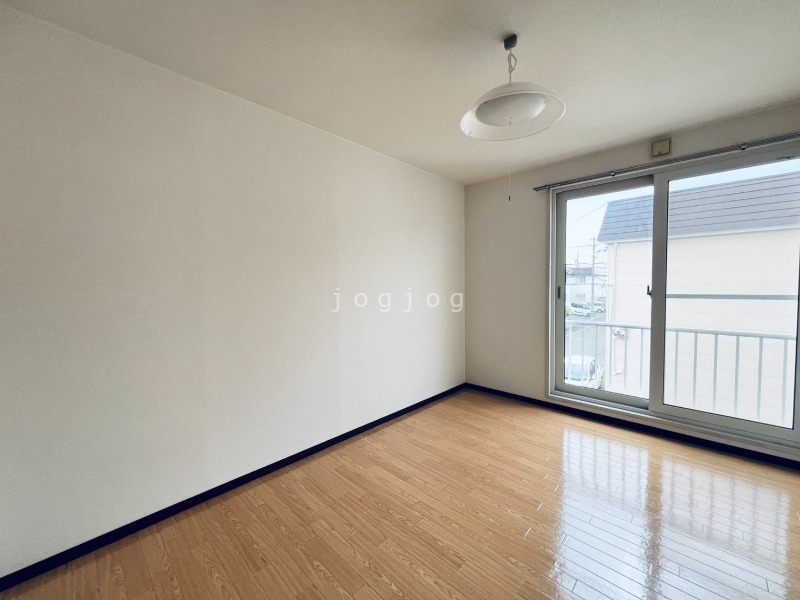 その他部屋・スペース　日当たりの良い明るいお部屋です。
