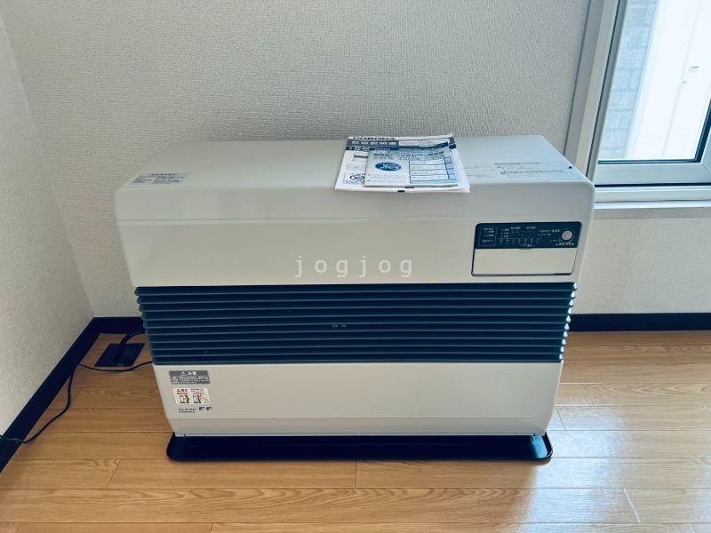 その他設備　冬はあったか灯油ストーブです。