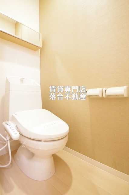 トイレ　落ち着いた色調のトイレ
