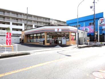 コンビニ　セブン-イレブン横浜片倉５丁目店（コンビニ）まで882m