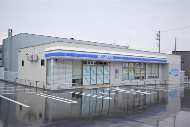 コンビニ　ローソン札幌月寒中央十一丁目店（コンビニ）まで585m