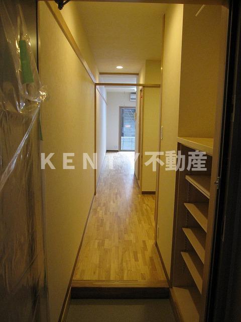 玄関　収納もある玄関です