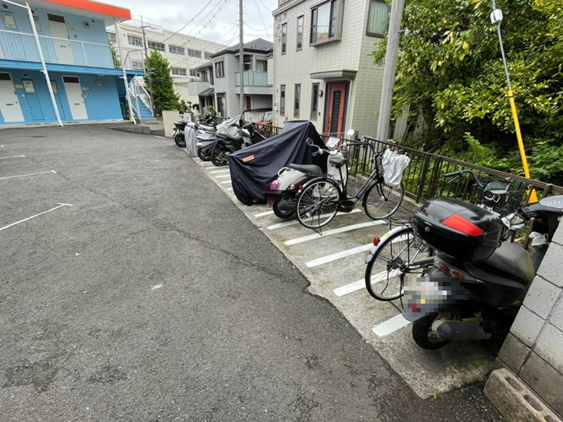 ＪＲ東海道本線 戸塚駅 バス乗車時間：7分 最寄りバス停で下車 徒歩3分 2階建 築41年の外観写真