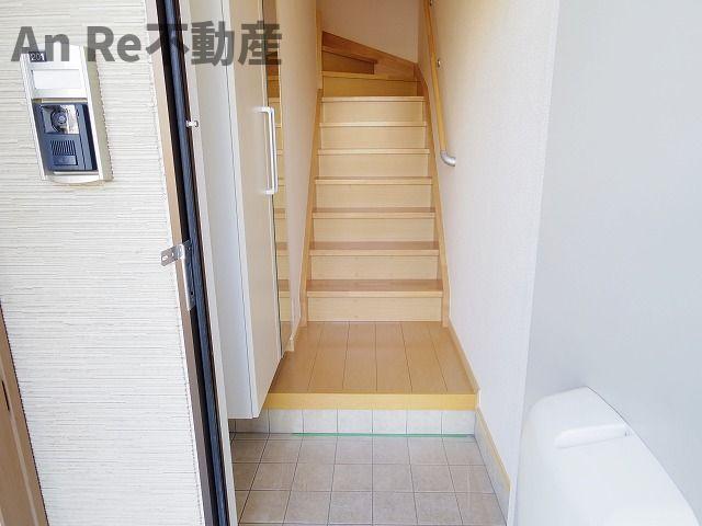 東武伊勢崎線 獨協大学前駅 徒歩32分 2階建 築16年の玄関写真