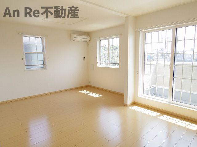 東武伊勢崎線 獨協大学前駅 徒歩32分 2階建 築16年の居間写真