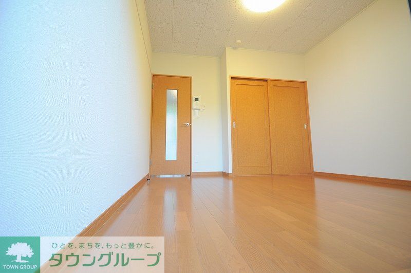 レオパレス大塩の居間写真