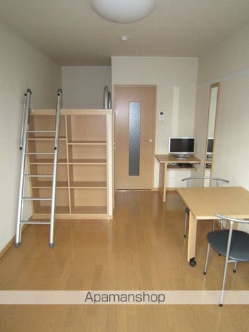 レオパレスフェアリーの居間写真