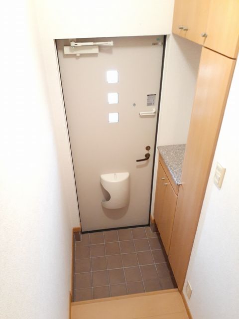 クレメントガーデンハウス A棟の玄関写真