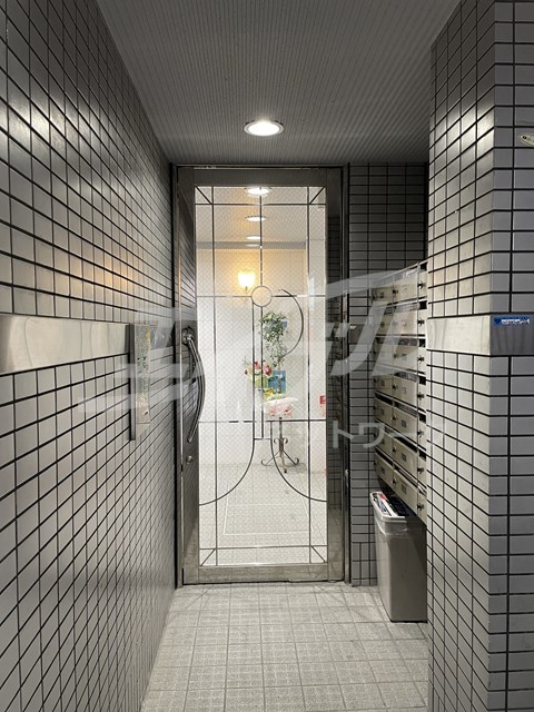 地下鉄谷町線 天満橋駅 徒歩4分 8階建 築33年の外観写真