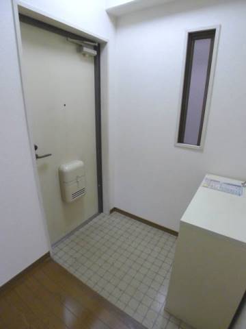 地下鉄桜通線 高岳駅 徒歩3分 6階建 築37年の玄関写真