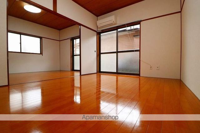 コーポインパドルの居間写真