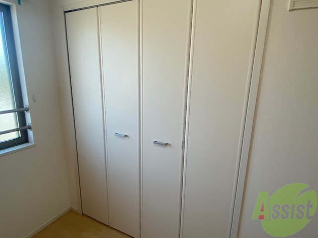 収納　収納はこちらのクローゼットをお使いください。