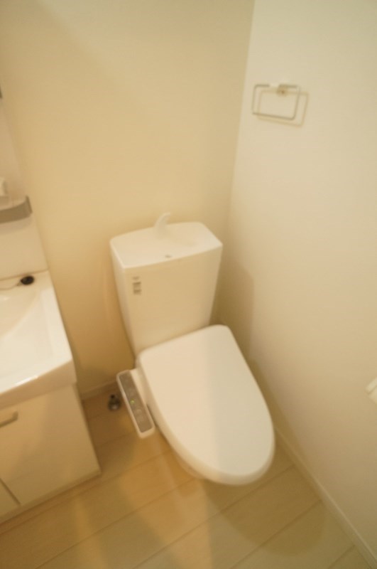 東急東横線 菊名駅 徒歩9分 2階建 築7年のトイレ写真