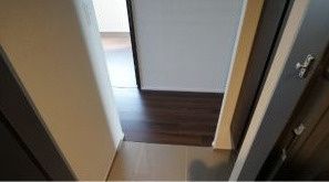 玄関　写真は同タイプ住居です。