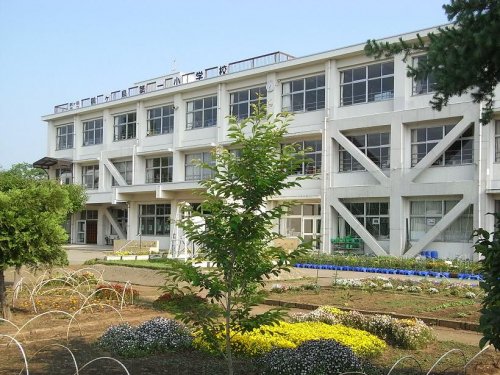 小学校　鶴ヶ島市立鶴ケ島第一小学校（小学校）まで374m