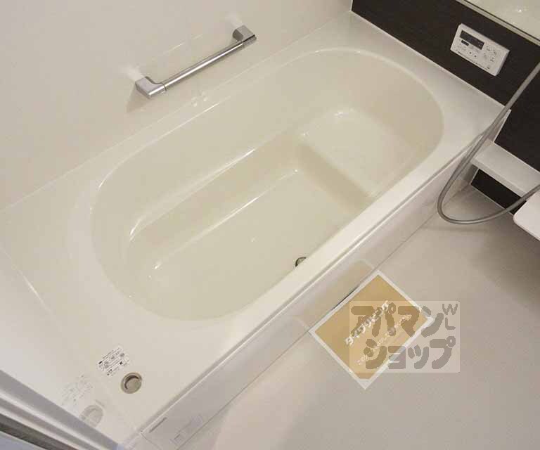 バス・シャワールーム　足も延ばせます！