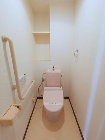 トイレ　温水洗浄便座付き