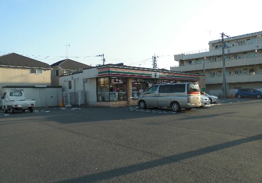コンビニ　セブンイレブン横田第2ゲート店（コンビニ）まで796m