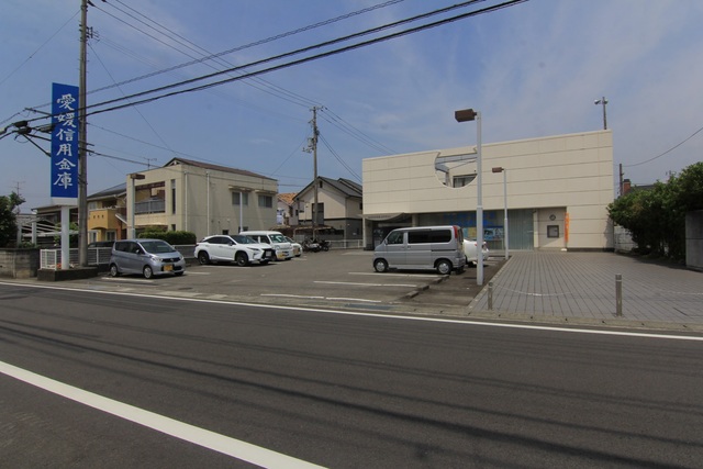 銀行　愛媛信用金庫横河原支店（銀行）まで764m