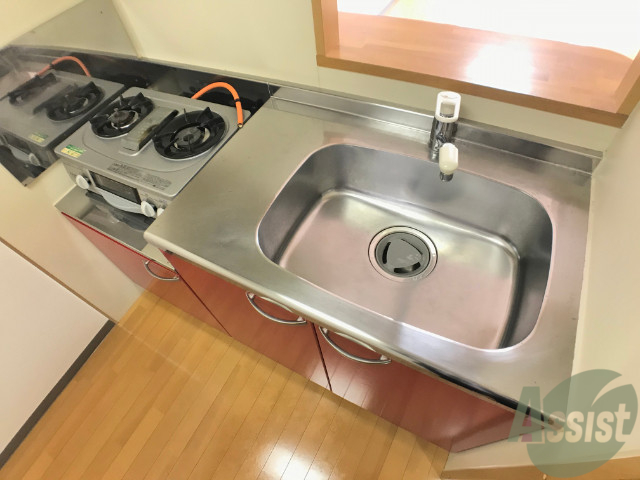 キッチン　ガスコンロが設置されています。これですぐ使えますね。