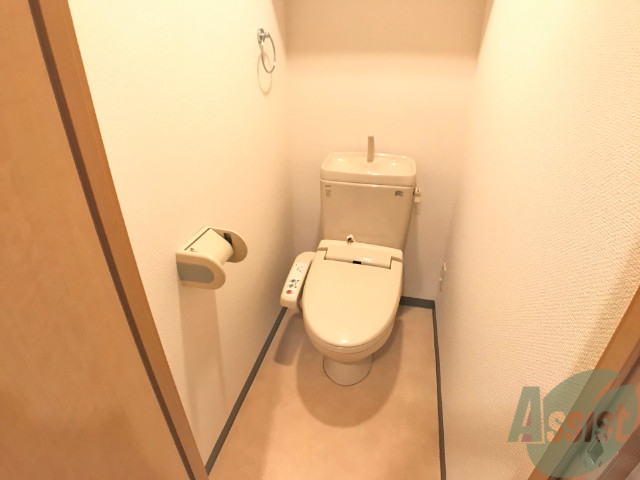 トイレ　ウォシュレット機能がついたトイレです。安心して使用できます。