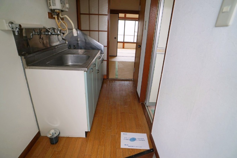 その他部屋・スペース　玄関から見る室内