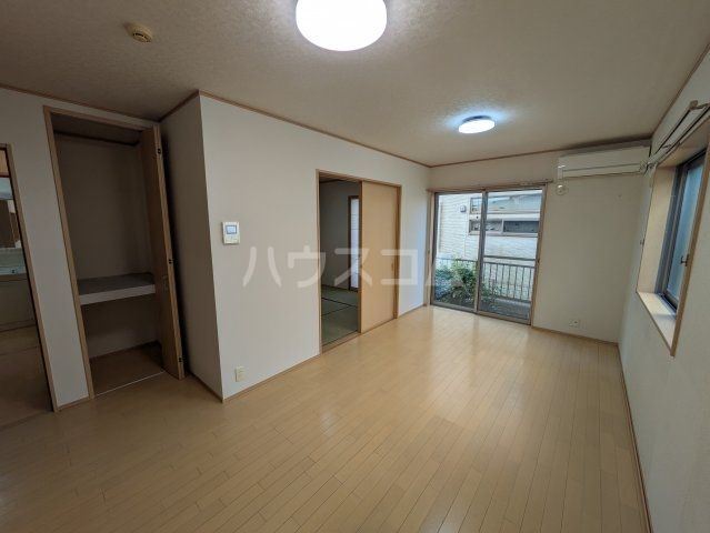 飯山満町戸建0001の居間写真