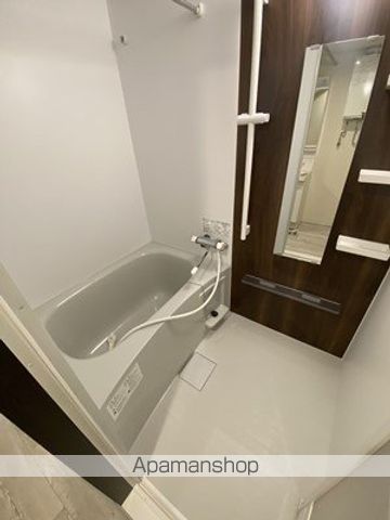 white courtの風呂写真