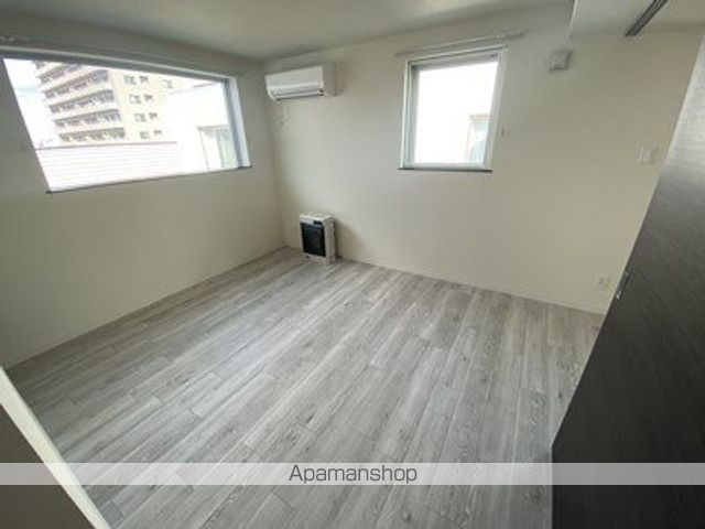 white courtの居間写真