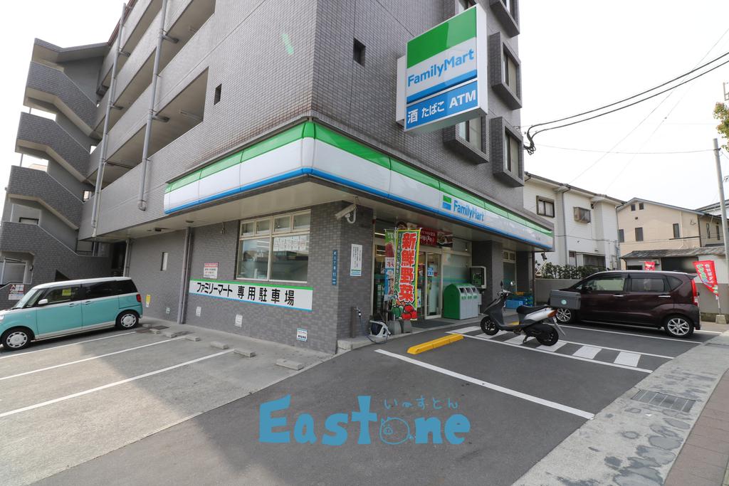 コンビニ　ファミリーマート武三丁目店（コンビニ）まで108m