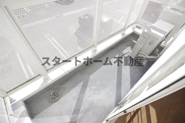 バルコニー　開放的で明るい空間を演出してくれるバルコニーです