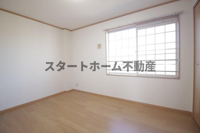 その他部屋・スペース　広くて明るい寝室